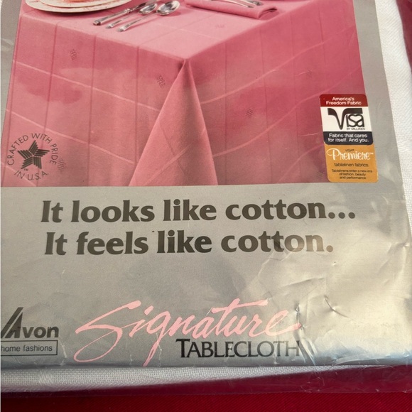 Avon signature tablecloth 52 x 70 - Picture 2 of 3
